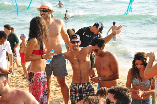 Champagne Shower @ Edde Sands